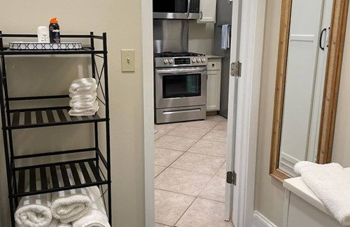 Madisonville Apartment | Coquille's Nest/Comfy Apartment