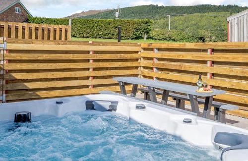 Trevor House | Cor Tarw - Uk12743