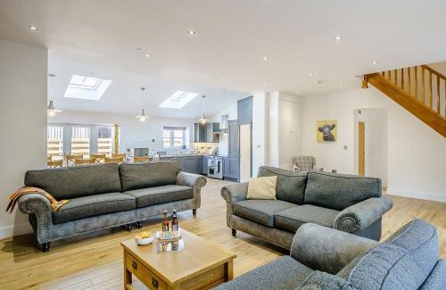 Trevor House | Cor Tarw - Uk12743