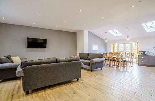 Trevor House | Cor Tarw - Uk12743