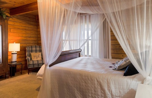 Tyler Cabin | Cora's Main Log Cabin 2 Bedroom Cabin