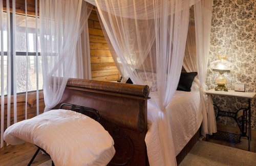 Tyler Cabin | Cora's Main Log Cabin 2 Bedroom Cabin