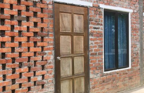 Air Hangat Villa | Coral Back Door One Bedroom House