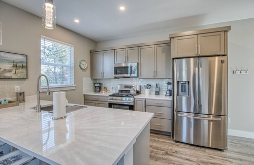 Ocean Shores House | Coral Beach Cottage - Oyhut Bay Seaside Village