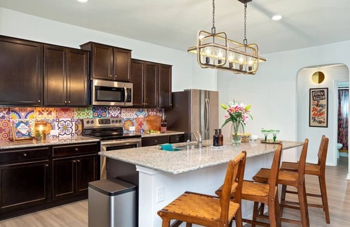 Southside House | Coral Casa-Near Lackland BMT Family TexMex Charm