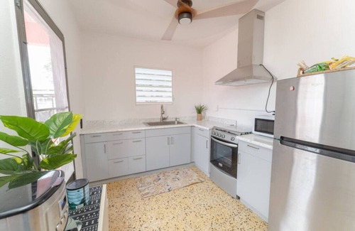 Stella House | Coral Casa-One block from the beach!