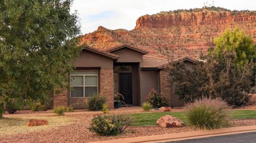 Kanab House | Coral Cliff View - Amazing Views and Pool
