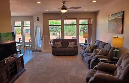 Kanab House | Coral Cliff View - Amazing Views and Pool
