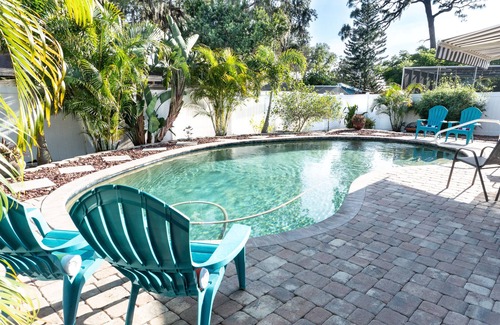 Baywood Village Cottage | Coral Cottage pool/gas firepit a 2 bedr 2 bath sleeps 6