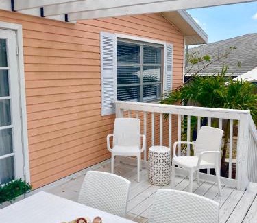 Central Naples Apartment | Coral Cottage Retreat