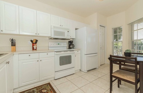 Ole Condo | Coral Falls 3rd flr. condo w/incredible pool views from private screened lanai (bldg. w/elevator)