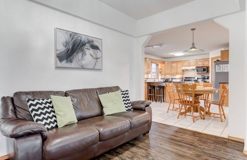 Calgary House | Coral Springs Lakefront Retreat