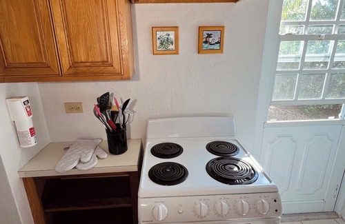 Southampton Cottage | Coral Suite - close to beaches/kayaks/dock/stunning views/EVcharger