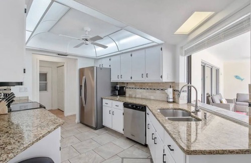 Bradenton House | Coral Tides. Updated pool home 5 mi to Anna Maria Island