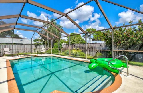 Bradenton House | Coral Tides. Updated pool home 5 mi to Anna Maria Island