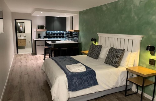 Nahoon Bed & Breakfast | Coral Wood Self Catering Suites and B&B