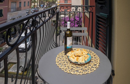 Moneglia Apartment | CORALLO APARTMENT With Bath & Kitchnette City Centre| PVT PARK