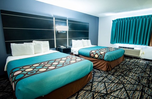 New Richmond Hotel | Coratel Inn and Suites By Jasper New Richmond - 2 Queen Bed Non Smoking