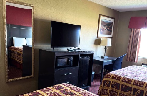 Oklahoma City Hotel | Coratel Inn & Suites Santa Fe OKC Deluxe 2 Double Beds Smoking