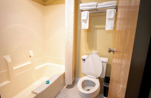 River Falls Hotel | Coratel Inn & Suites By Jasper River Falls