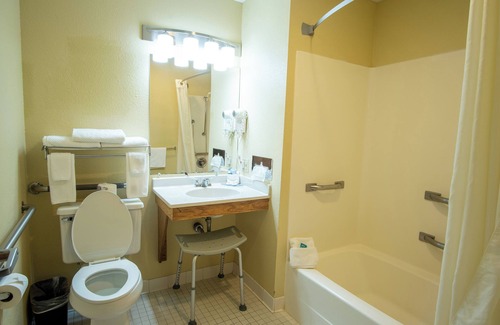 River Falls Hotel | Coratel Inn & Suites By Jasper River Falls