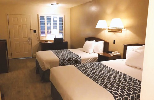 McCook House | Coratel Inn & Suites By Jasper McCook - Deluxe 2 Queen Bed NS