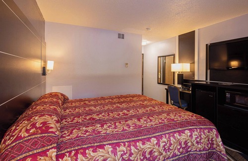 Hastings Hotel | Coratel Inn & Suites by Jasper Hastings - 1 King Bed Non Smoking