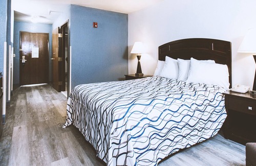 Park City House | Coratel Inn & Suites by Jasper Park City - Wichita North - DKBNS
