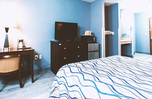Park City House | Coratel Inn & Suites by Jasper Park City - Wichita North - DKBNS