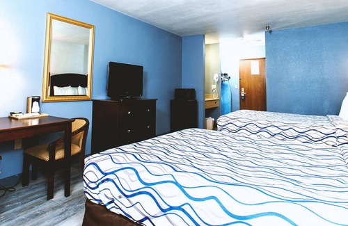 Park City House | Coratel Inn & Suites by Jasper Park City - Wichita North - EQBNS