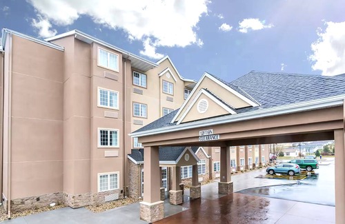 Rochester House | Coratel Inn & Suites by Jasper Rochester-Deluxe 2 Queen Bed Non-Smoking