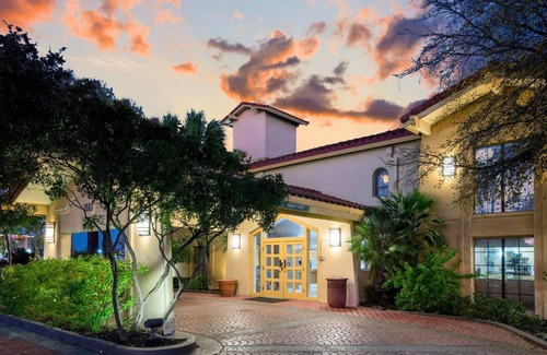 North San Antonio - SAT Hotel | Coratel Inn & Suites by Jasper Wonderland Standard 2 Double Bed NS