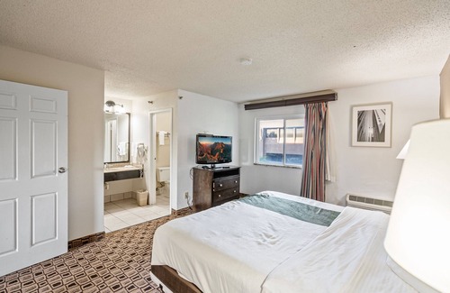 Wichita Hotel | Coratel Suites 1 King Suite Oversized with Sofa Non-Smoking