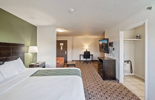 Wichita Hotel | Coratel Suites 1 King Suite Oversized with Sofa Non-Smoking