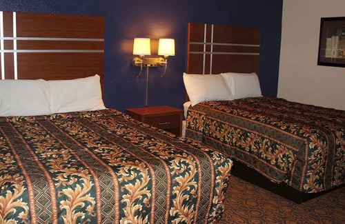 Waite Park House | Coratel Waite Park - Comfort 2 Queen Bed NS