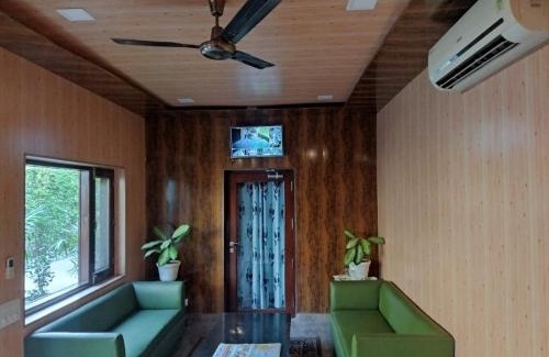 Garjia Cabin | Corbett Comfort Lodge