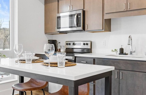Riverview Apartment | Cordelle 314 · Gym, Pool, Foosball - 1 Bed w/River Views