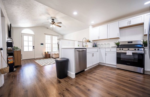 Fountain Square Cottage | Core's Cottage: Walk to Fountain Square - Cozy 1BR - Minutes from IMS