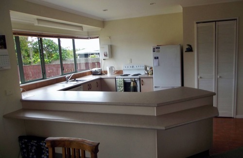 Taupo House | Corena's Place - walking distance to lake and town. Includes linen and wifi.