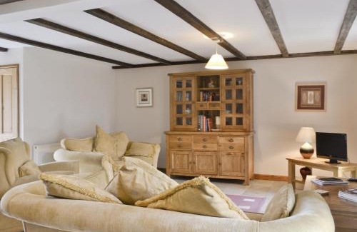 Potter Heigham House | Coriander - E4323