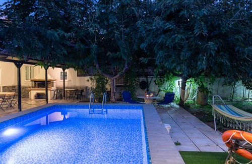Vrahati Villa | CorinthianVillas Orange Villa