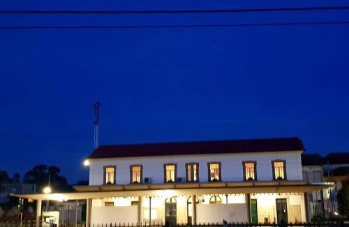 Esmoriz House | Cork Train Station Guesthouse