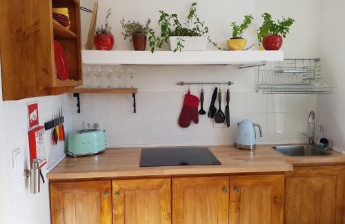Esmoriz House | Cork Train Station Guesthouse