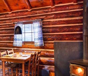 Los Ojos Cabin | Corkins Lodge