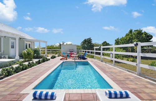 Cockburn Town House | CorkTree Villa: 1 BDR