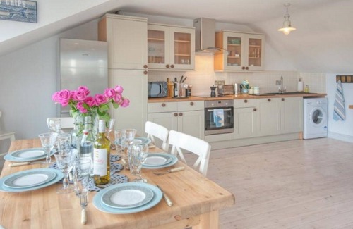 Eyemouth House | Cormorant Cottage . With Sea View Glass Balcony. Sleeps 7