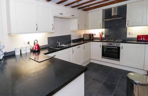 Rhyd-y-foel Cottage | CORNEL CLYD, family friendly, character holiday cottage in Abergele