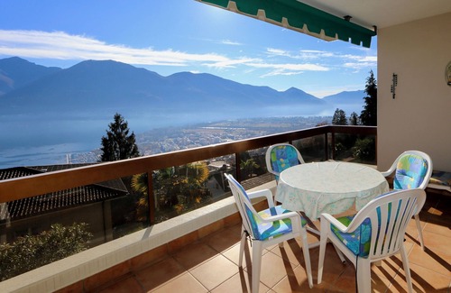 Orselina Apartment | Corner apartment on the 2nd floor for 1-4 persons.
