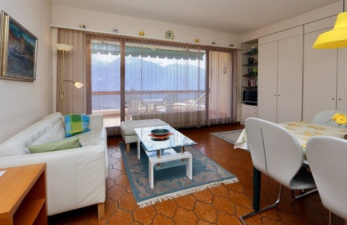 Orselina Apartment | Corner apartment on the 2nd floor for 1-4 persons.
