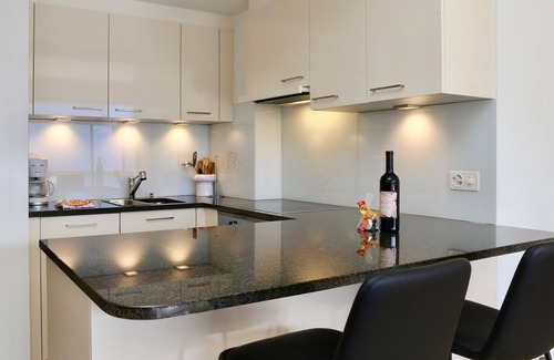 Orselina Apartment | Corner apartment on the 3rd floor for 1-3 persons.